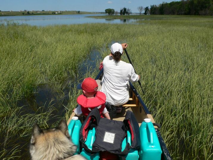 Невероятно семейство пътува от 6 години с кану
