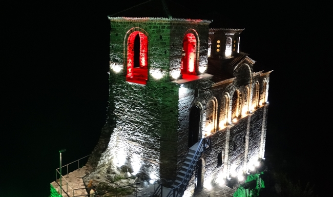Вижте Асенова крепост на нощен тур