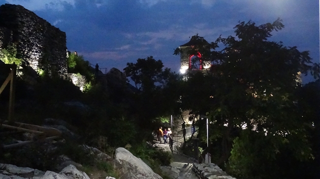 Вижте Асенова крепост на нощен тур