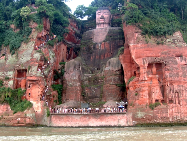 Чудатата Земя: 5 необикновени места, които да видите - Гигантската статуя на Буда (Китай)