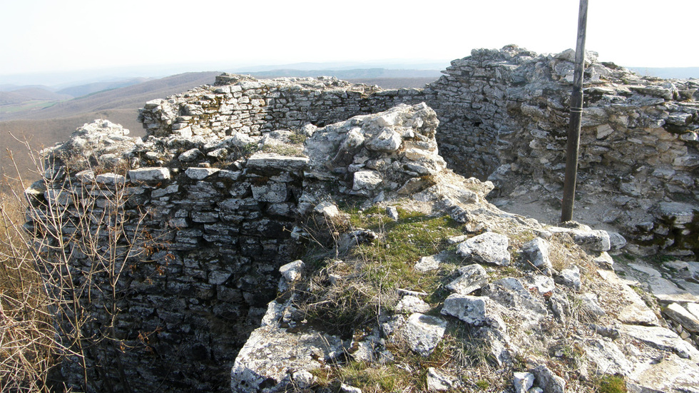Лютица: Мраморната крепост на Родопите