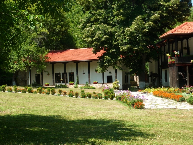 Земенският манастир - разходка на две крачки от София