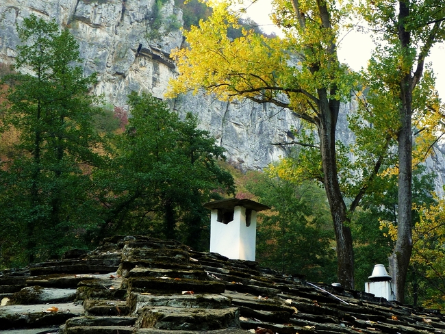 Маршрути по следите на есенните листа - Дряновски манастир