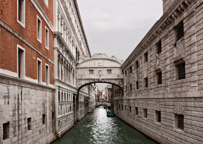 Топ 10 на най-красивите мостове в света - Мостът на въздишките (Венеция, Италия)