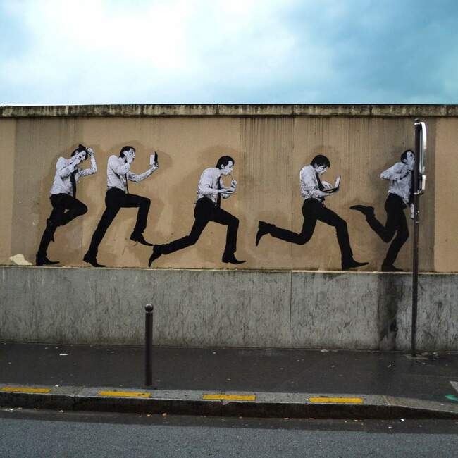 Черно-бели рисунки оживяха по парижките улици