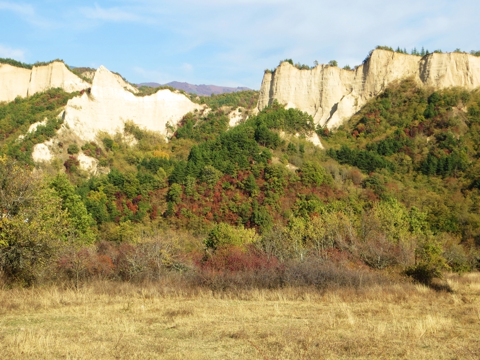 Удивителната есен в Югозападна България - Мелнишките пирамиди край Роженски манастир
