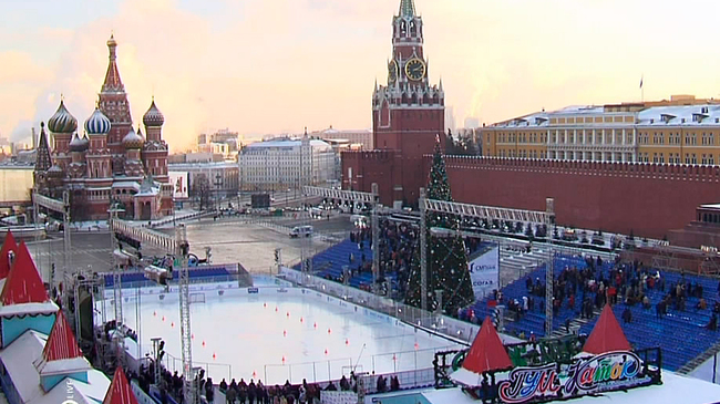 10-те най-удивителни ледени пързалки в света - Червеният площад (Москва, Русия)