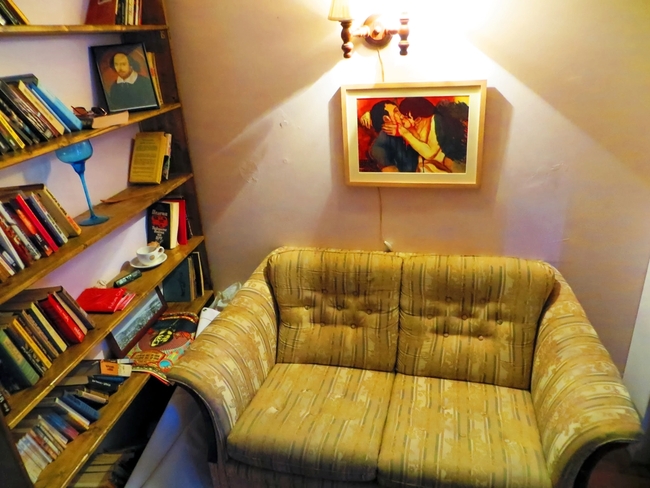 Читалнята в Пловдив - място за питие и книга