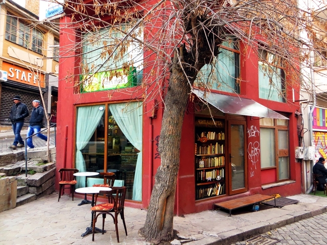 Читалнята в Пловдив - място за питие и книга