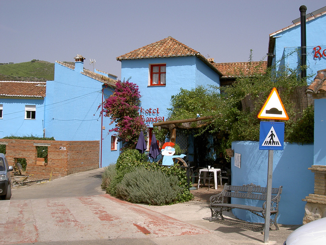 Градът на смърфовете в Андалусия - с приказен увеселителен парк