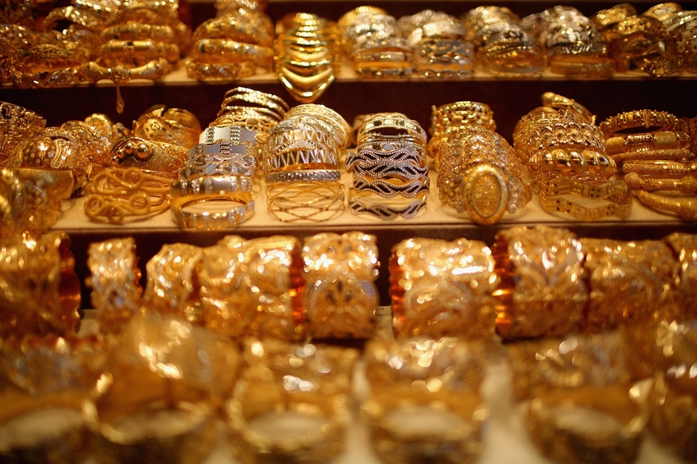 Дубай - щрихи от ежедневието - Златни пръстени, които се продават на Златния пазар