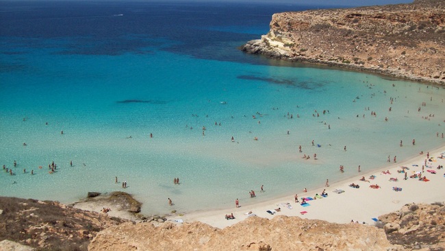 10 плажа, които ще покорят сърцето ви - Рабит Бийч, Лампедуза, Италия