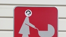 Парижки знаци с изненадващи послания (галерия) - Внимание! Майка ви може би се е сдобила с мустаци!