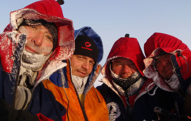 118 дни пеш през Северния полюс