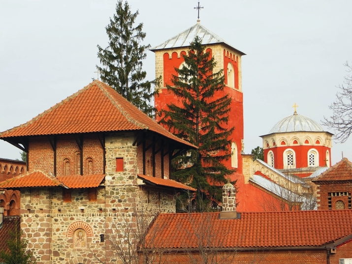 Жича – манастирът в яркочервено