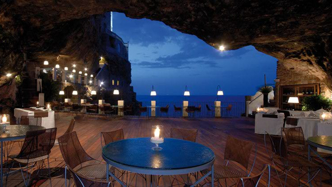 14 изумителни хотела, сякаш излезли от приказките - Grotta Palazzese, Италия