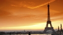Париж: Чифт гуменки и едно сърце