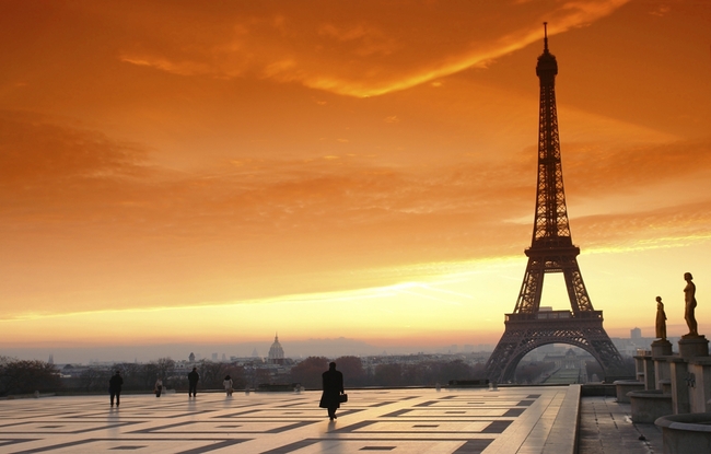 Париж: Чифт гуменки и едно сърце