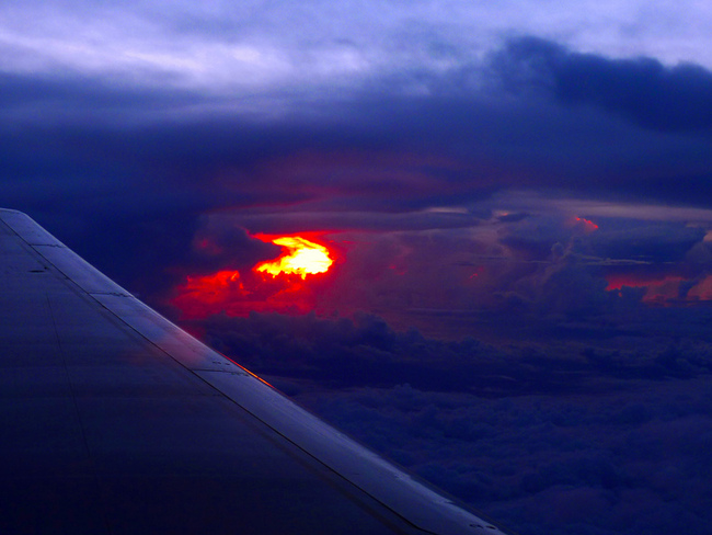 (Поне) 27 причини да сядате до прозореца в самолета - Защото изгревите са прекрасни...