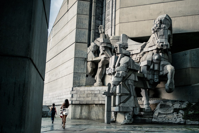 Безумните български соц паметници – размерът има значение
