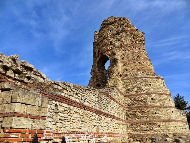 Кула и крепостта Кастра Мартис
