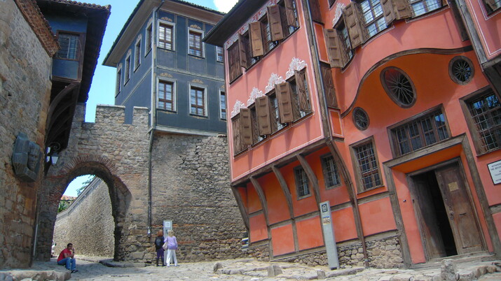 Загадъчната красота на старинните градове в България