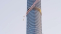 Скок от най-високата сграда в света (видео)