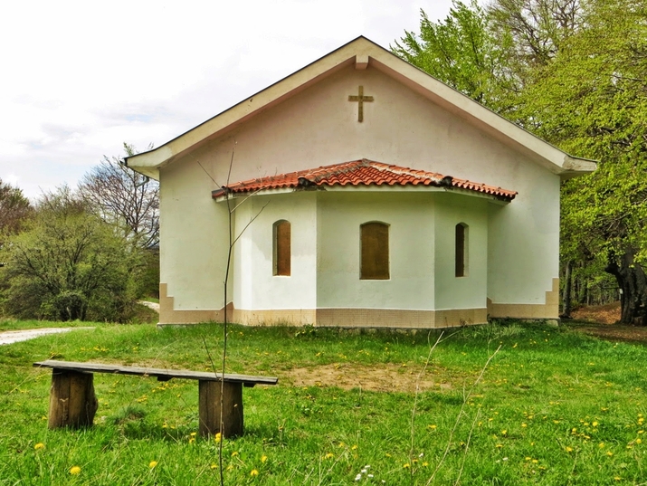 Неслучайна разходка до един манастир край Костенец