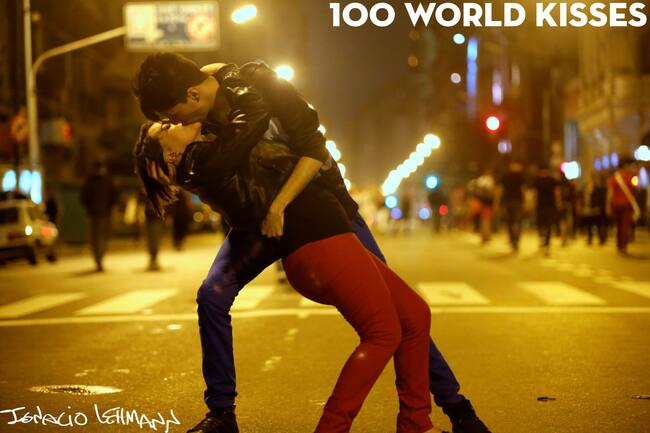 Пътуване по света в търсене на 100 целувки
