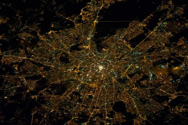 17 забележителности през погледа на астронавта (фотогалерия) - Нощна Москва