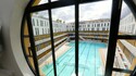 Легендарен басейн в Париж беше възроден