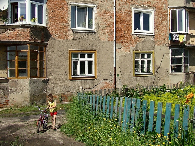 7-те най-застрашени от изчезване места в Европа - Селище с цветни къщи в Черняковск, Русия