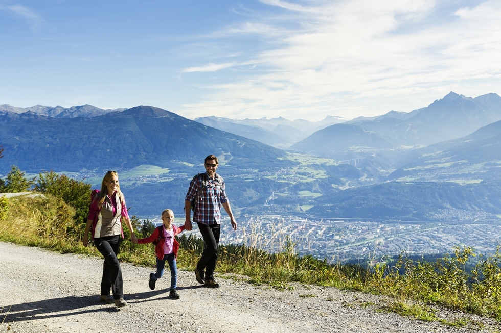 В Инсбрук организират безплатни преходи в Алпите