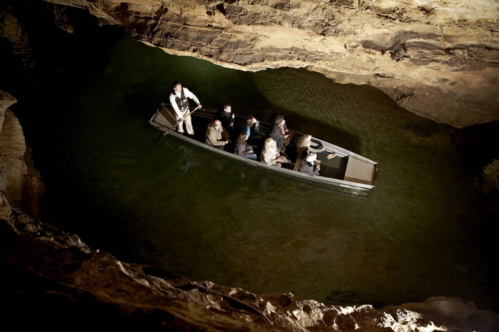 Пещерата Падирак: С лодка по подземната река