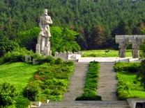 По стъпките на Ботев: маршрути в България, където историята още върви редом до теб