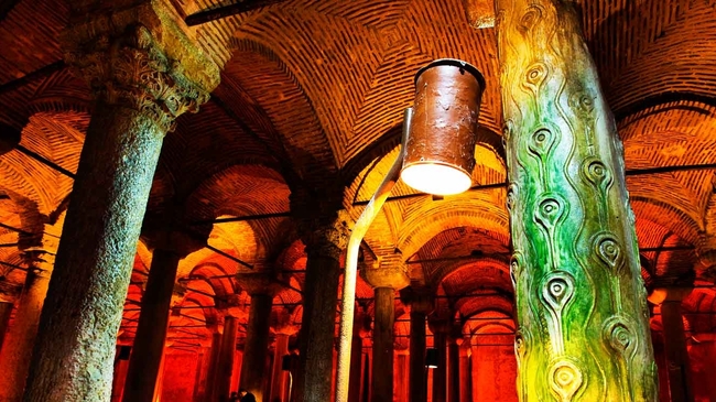 Цистерната на базиликата - разходка в подземен Истанбул