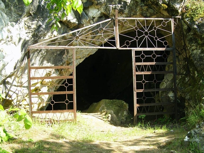 Устремският манастир и тунелът под Тракия