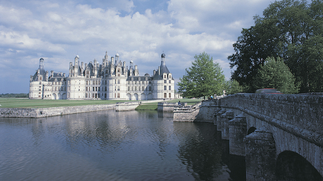 Истинските места от анимациите на Дисни - Истинско място: Замъкът Шамбор, Франция