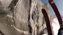 Екстремно ски спускане отвъд всички представи (видео)