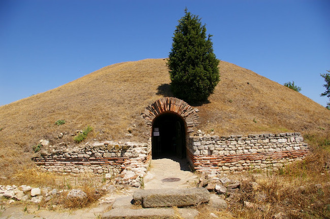 Антична куполна гробница Кухата могила