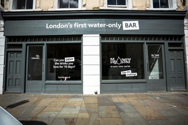 Еднодневен бар за... вода в Лондон