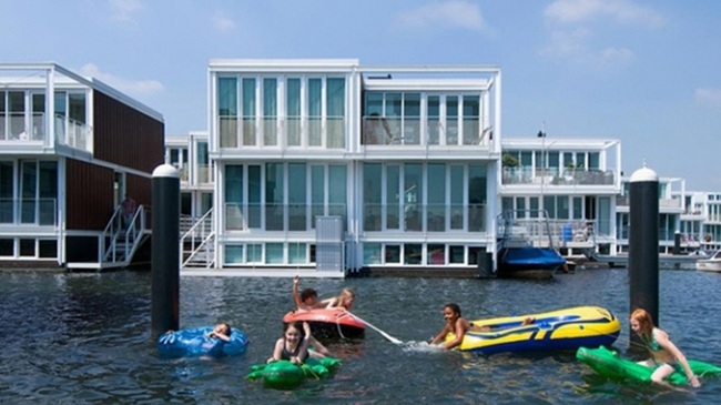 Плаващият квартал в Амстердам