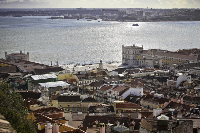 Маршрути из старите квартали на Лисабон - Изглед от замъка