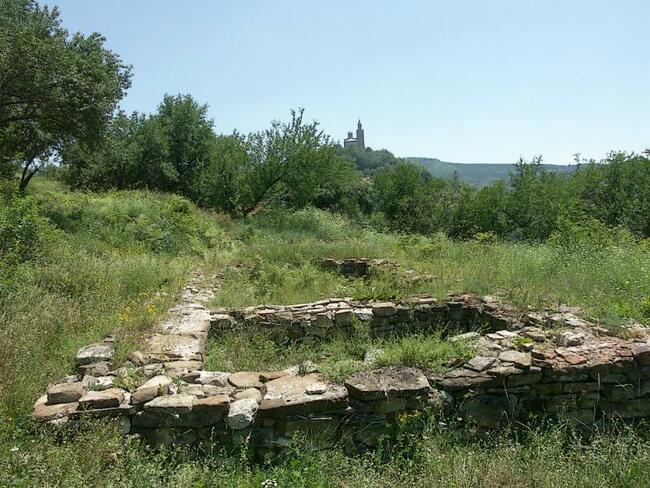 8 места със заровени съкровища в България - Хълмът Трапезица, Велико Търново