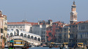 Венеция отрече да е забранявала куфарите с колелца