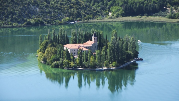 Висовац – хърватският манастир в езерото