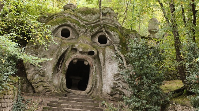 Уникалният Парк на чудовищата в Италия