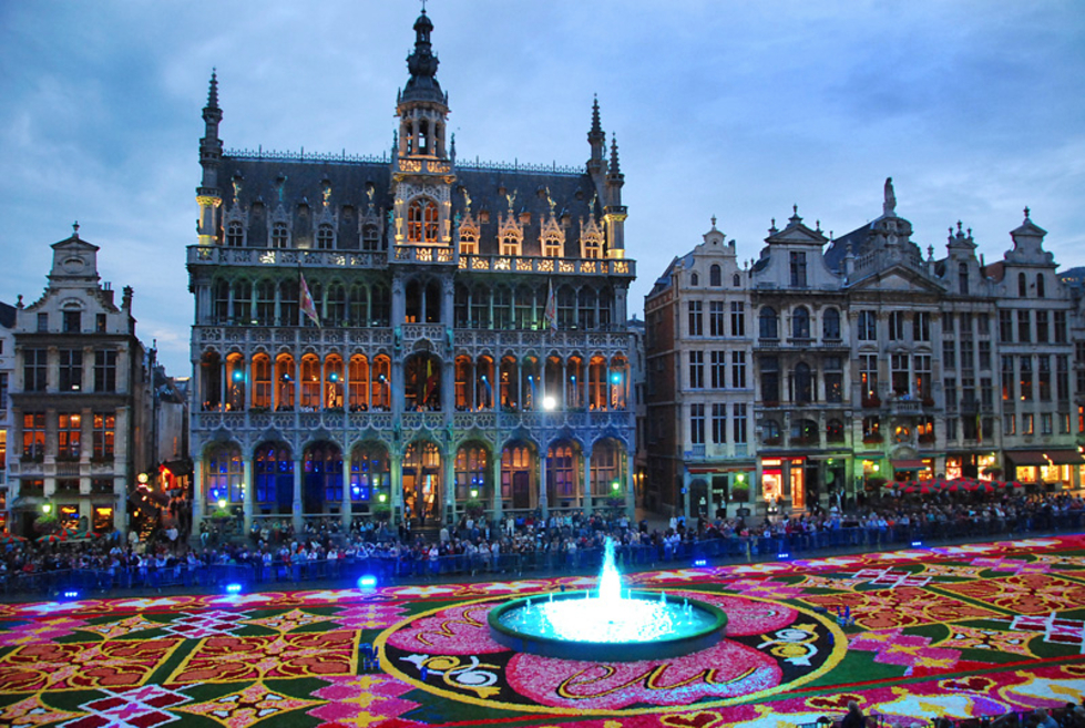 Африкански килим от цветя в Брюксел - През 2010 г. темата е Европейски съюз
