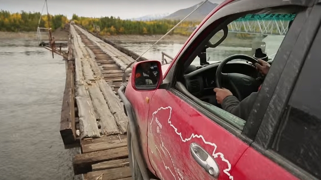 Най-опасният мост за шофиране в света (видео)