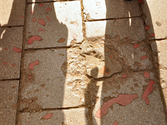 Розите на Сараево – асфалтът напомня за войната